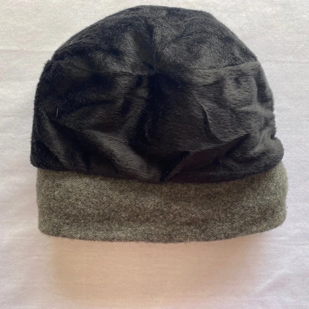 50% Angora 30% Wool 20% Acrylic‎ Gray/Black Women’s Hat